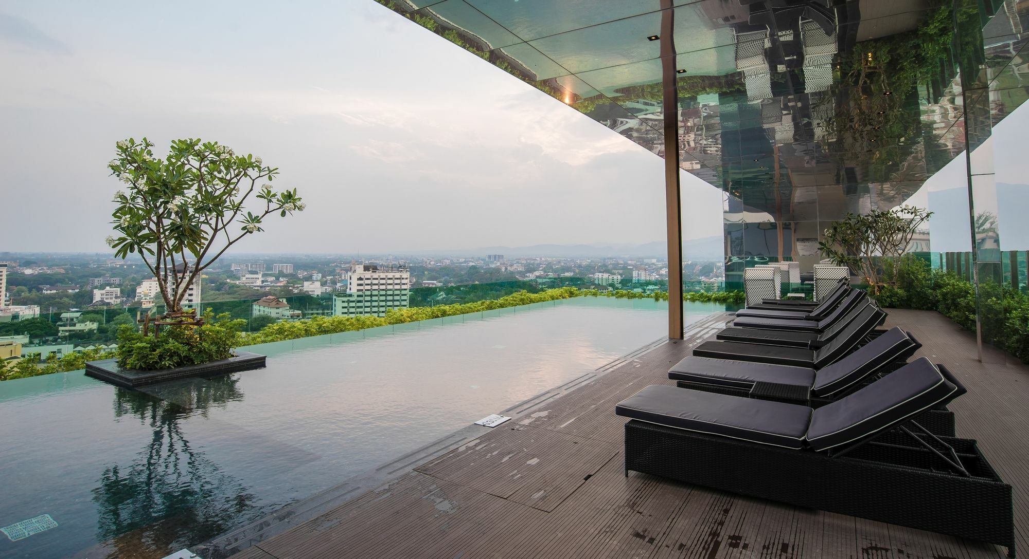 Hoc5 The Astra Condo Chiang Mai Night Bazaar Exterior photo